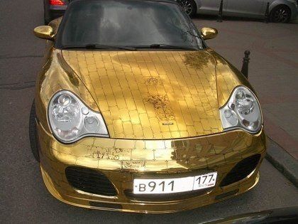 Шик по-русски: Porsche 911, покрытый золотыми пластинами - фото 2