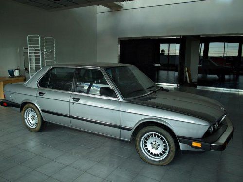  BMW    -  7