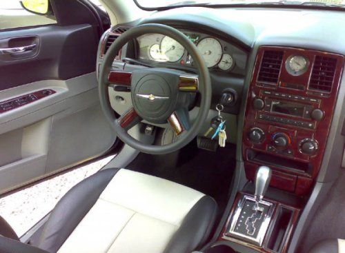   Chrysler 300C  Bentley  Rolls-Royce -  10