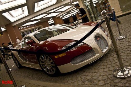  Bugatti Veyron -  3